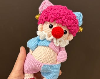 8,5-Zoll-Handmade-Häkel-Clown-Puppe, Amigurumi-Plüschtier, bunter Patchwork-Clown, niedliches handgemachtes Geschenk, ein Unikat
