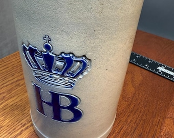Caneca de cerveja vintage Hofbrauhaus HB Crown de 1 litro em cerâmica alemã.