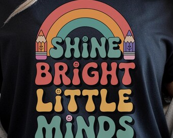 Camiseta retrô para professor: camiseta arco-íris Shine Bright Minds