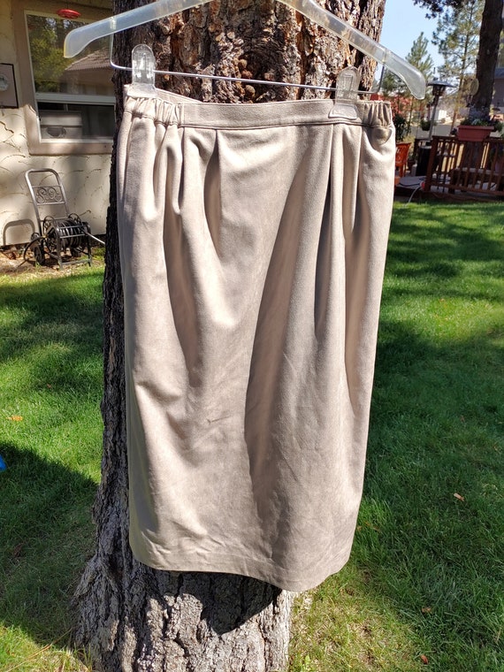 Vintage Women s Skirt Size 8 Glorasuede Suede Tan Beige Khaki NWOT