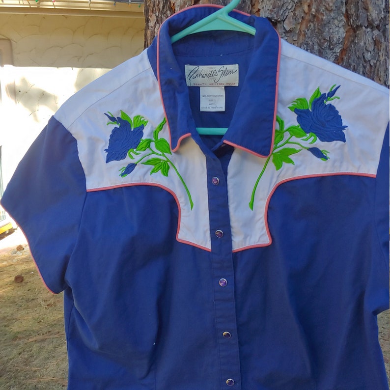 Vintage Womens Western Embroidered Blue Rose Floral Panhandle Slim Shirt Blouse size large short sleeve 80/'s Rodeo Pearl Snaps
