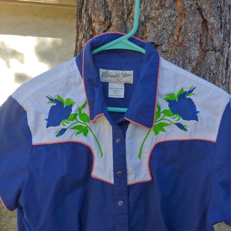 Vintage Womens Western Embroidered Blue Rose Floral Panhandle Slim Shirt Blouse size large short sleeve 80/'s Rodeo Pearl Snaps