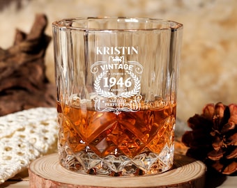 Vaso de whisky grabado, vintage de 1946, añejado a la perfección, 80 años, ¡Salud por tu 80 cumpleaños! Regalo personalizado. Celebra tu 80.º aniversario.