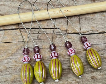5 Maschenmarkierer mit böhmischen Glasperlen - Maschenzähler - kiwigrün rosa aubergine berry, silbern - Stricken, Strickhilfe stitch marker