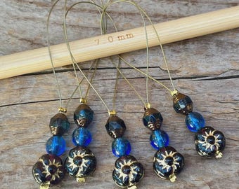 5 Maschenmarkierer mit böhmischen Glasperlen - Maschenzähler -aubergine, blau, dunkelblau, golden - Set - Stricken, stitch marker, Blumen