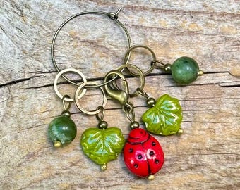 5 Maschenmarkierer - Marienkäfer, Jadeperlen, böhmischen Glasperlen - Maschenzähler bronze Set, Strickhilfe stitch marker Blätter, Karabiner