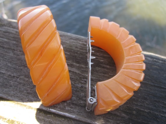 SALE 2 large bakelite dress clips orange bakelit