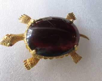 super cool turtle brooch amber colored body 2 3/4" by 1 3/4"