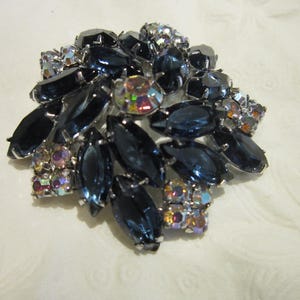 grote vintage strassteentjes broche met diepblauwe strassteentjes 2&quot;