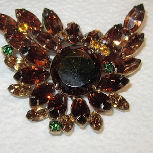 gorgeous rhinestone brooch brown green stones 2 1/2" by 2" stunning