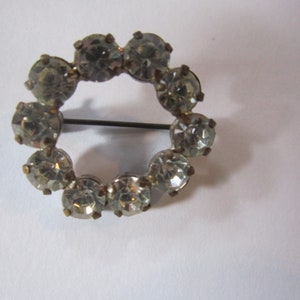 beautiful vintage circle pin rhinestones super sparkle 1 1/8&quot; across