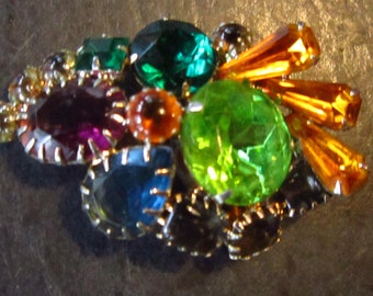 amazing vintage colored stone brooch gorgeous greens gold blues 2 1/2" by 1 1/2"