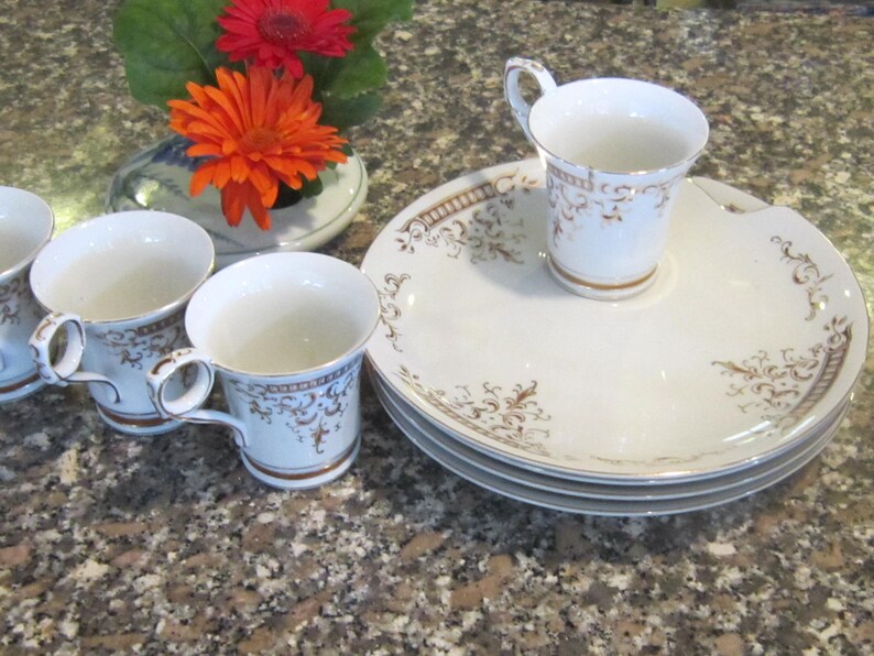 renaissance luncheon set four plates four cups gold gilt lovely vintage luncheon set