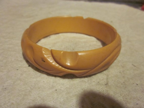 carved butterscotch bakelite bangle bracelet, bake