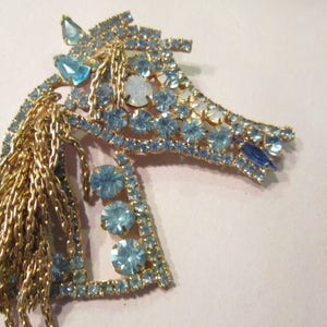 バラが描かれたヴィンテージ ルーサイト ピン 美しい 2 インチ x 1 1/2