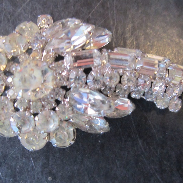 huge rhinestone brooch weiss?  3" by 1 3/4" outstanding sparkle vintage jewelry