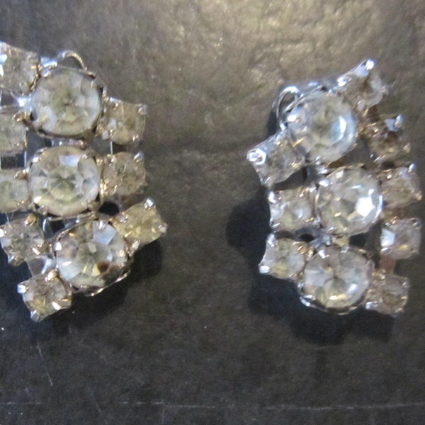 brilliant garne signed clip earrings rhinestones