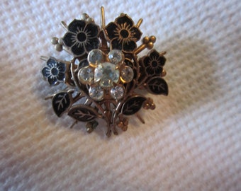 sweet dainty vintage pin enamel and rhinestones 1"