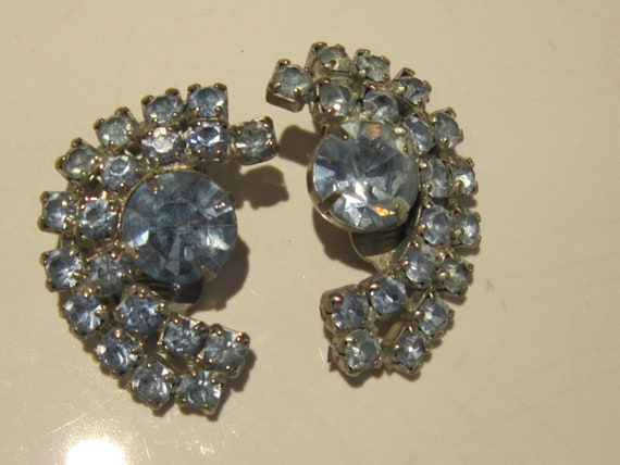 vintage rhinestone clip earrings 1 1/2" by 3/4" i… - image 2