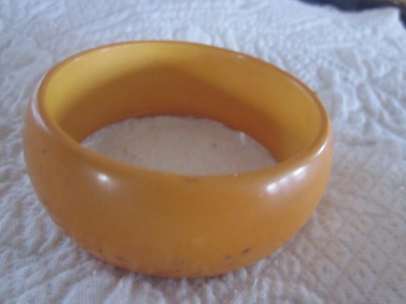 vtg butterscotch bakelite bracelet,,very wide bak… - image 3