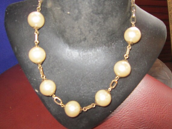 string of large pearls on link chain 20" total le… - image 1