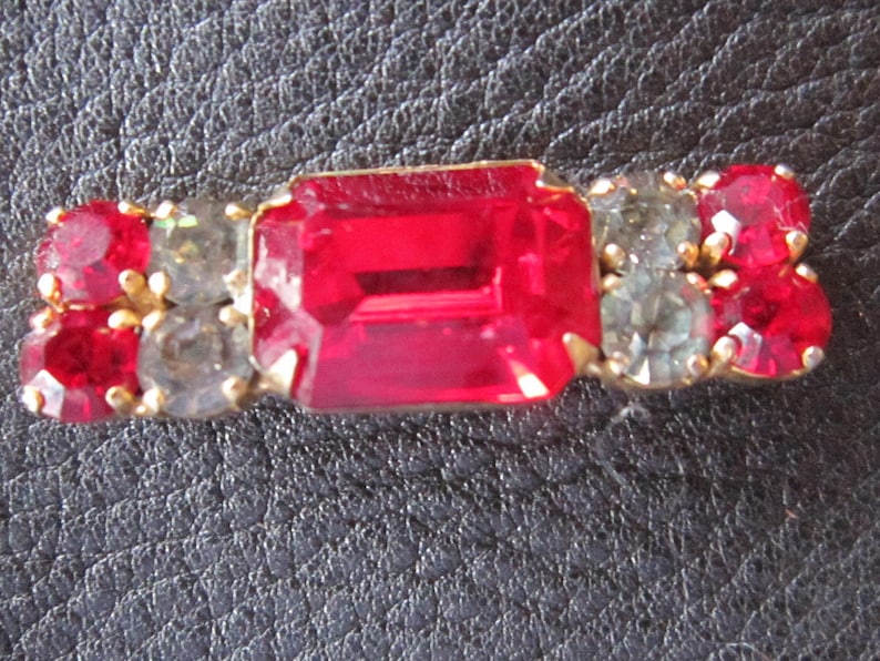 Vogue red crystal pin clear red rhinestones lovely brooch 1 34