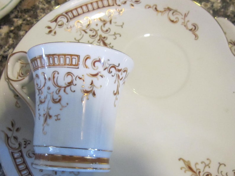 renaissance luncheon set four plates four cups gold gilt lovely vintage luncheon set