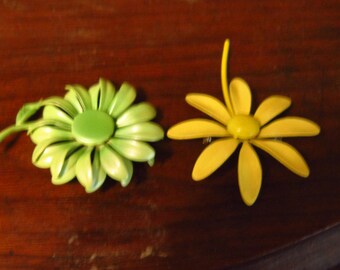 pair of enamel flower pins brooches vintage flower pins
