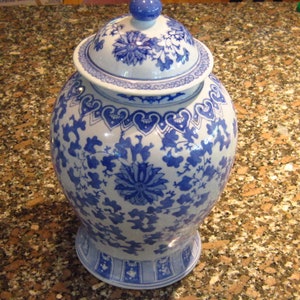 nice ginger jar blue white ginger jar with lid 12" tall
