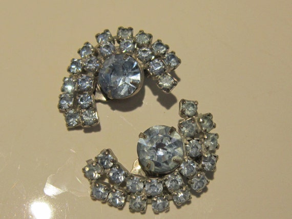 vintage rhinestone clip earrings 1 1/2" by 3/4" i… - image 1