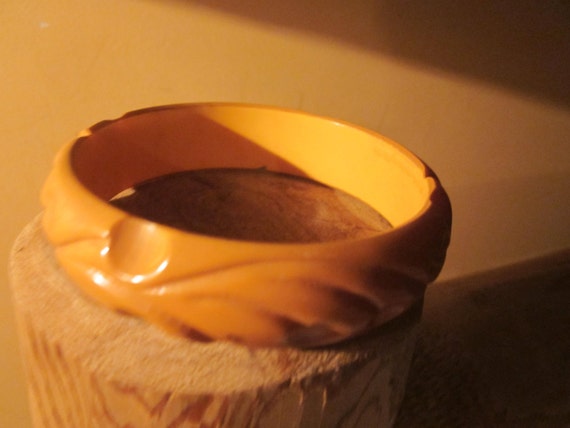 carved butterscotch bakelite bangle bracelet, bak… - image 3