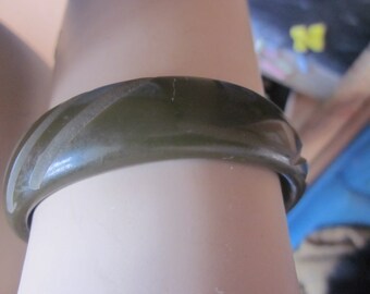 carved bakelite bracelet, dark green , jewelry,,,bakelite