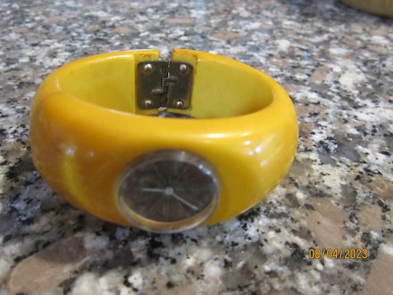 Royal Dynasty 17 jewel Hinged Green Marbled Bakelite Swirl Bangle Watch untested Royal Dynasty 17 jewel Hinged Green Marbled Bakelite Swirl  main image 3