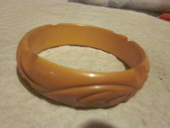 carved butterscotch bakelite bangle bracelet, bak… - image 2