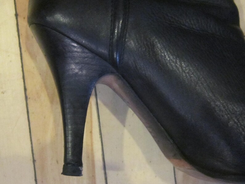 vintage vince camuto knee high boots sz 10 12 lined in gold leather gorgeous 4 heels