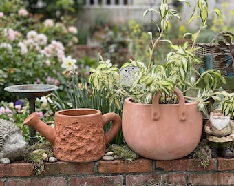 Décoration de jardin arrosoir en terre cuite