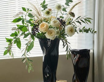Vaso in vetro nero astratto, vaso scultoreo artistico per l'arredamento moderno della casa