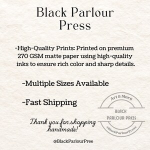Peut inclure: Graphique pour Black Parlour Press, affichant le nom de l'entreprise et des informations sur les impressions de haute qualit&eacute; sur papier mat. Comprend un logo et la phrase "Merci de votre achat fait main !"