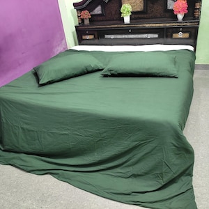 Ensemble housse de couette en coton vert foncé : literie minimaliste moderne