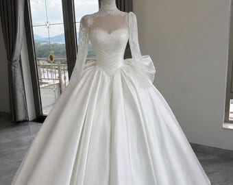 Luxe satijnen baljurk trouwjurk, hoge hals kanten mouwen, kathedraal bruidsjurk, prinsessenkorset strik op de rug, op maat gemaakt