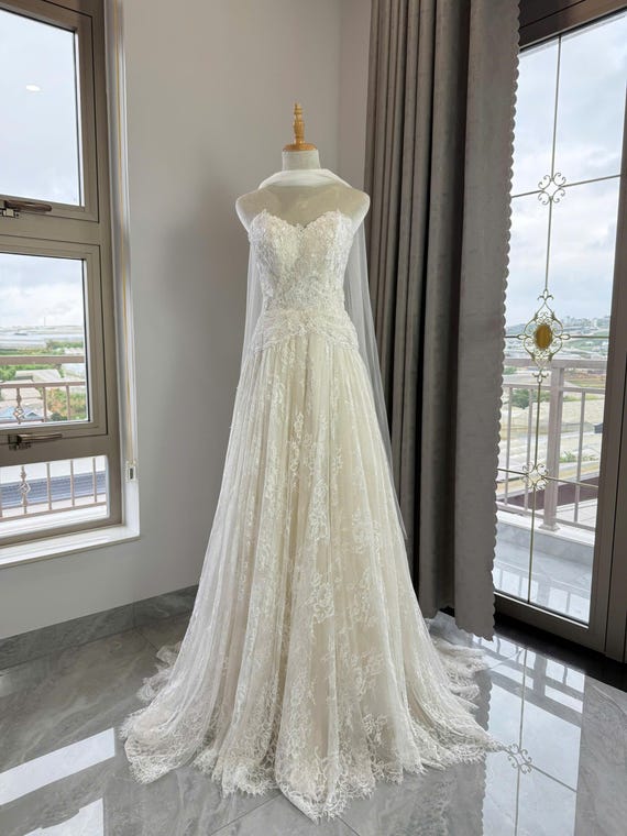 Elegant Bridal Gown, Strapless Sweetheart Corset, Floral Chantilly Lace, Flowing A-Line Silhouette, Cathedral Train, Timeless Romance