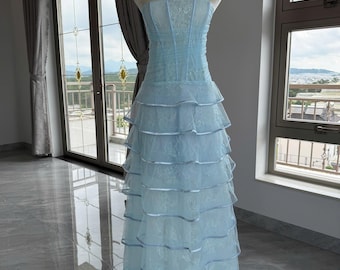 Trägerloses Fairycore Abendkleid, Blaues Gestuftes Abendkleid aus Tüll, Formelles Maxi Hochzeitsgast Outfit