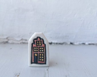 Miniature ceramic Dutch house - pink