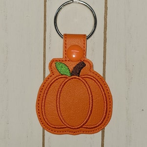 Pumpkin Key Chain, Pumpkin Bag Tag, Fall Bag Tag, Pumpkin Faux Leather Accessory, Fall Keychain, Fall Gift, Purse Charm, Gift under 10