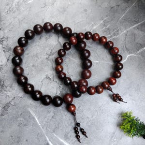 Gebedsmala met 21 kralen van 20 mm of 25 mm, gemaakt van natuurlijk rozenhout | Boeddhistische mala-armband | Donkerrood hout | Handgebedskralen afbeelding 15