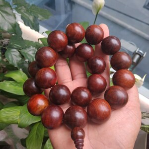 Gebedsmala met 21 kralen van 20 mm of 25 mm, gemaakt van natuurlijk rozenhout | Boeddhistische mala-armband | Donkerrood hout | Handgebedskralen afbeelding 8