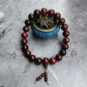 Gebedsmala met 21 kralen van 20 mm of 25 mm, gemaakt van natuurlijk rozenhout | Boeddhistische mala-armband | Donkerrood hout | Handgebedskralen 20mm (1pc)