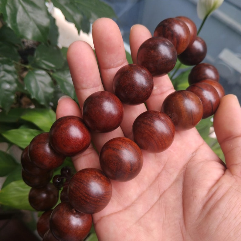 Gebedsmala met 21 kralen van 20 mm of 25 mm, gemaakt van natuurlijk rozenhout | Boeddhistische mala-armband | Donkerrood hout | Handgebedskralen afbeelding 9