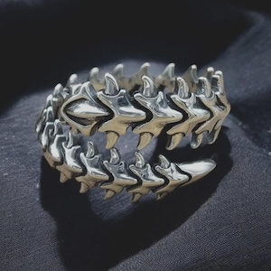 Oxidized Spine Ring – Adjustable Bone Ring, Dragon Tail Statement Jewelry, Dark Fantasy Alternative Gift, Tokyo Ghoul, Kaneki Ring