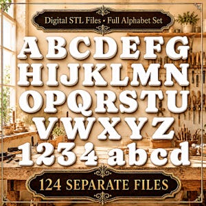 Pode incluir: Uma coleção digital de arquivos STL com um alfabeto completo em letras brancas, em negrito e com serifa. O conjunto inclui letras maiúsculas de A a Z, números de 1 a 4 e letras minúsculas de a a d, totalizando 124 arquivos separados.